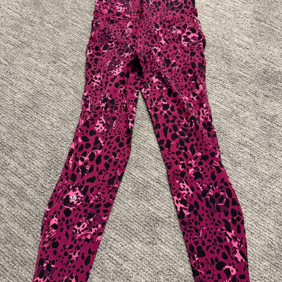 Lululemon Base Pace High-Rise Running Tight 25" Cheetah Camo Magenta Purple 6 - Picture 4 of 9
